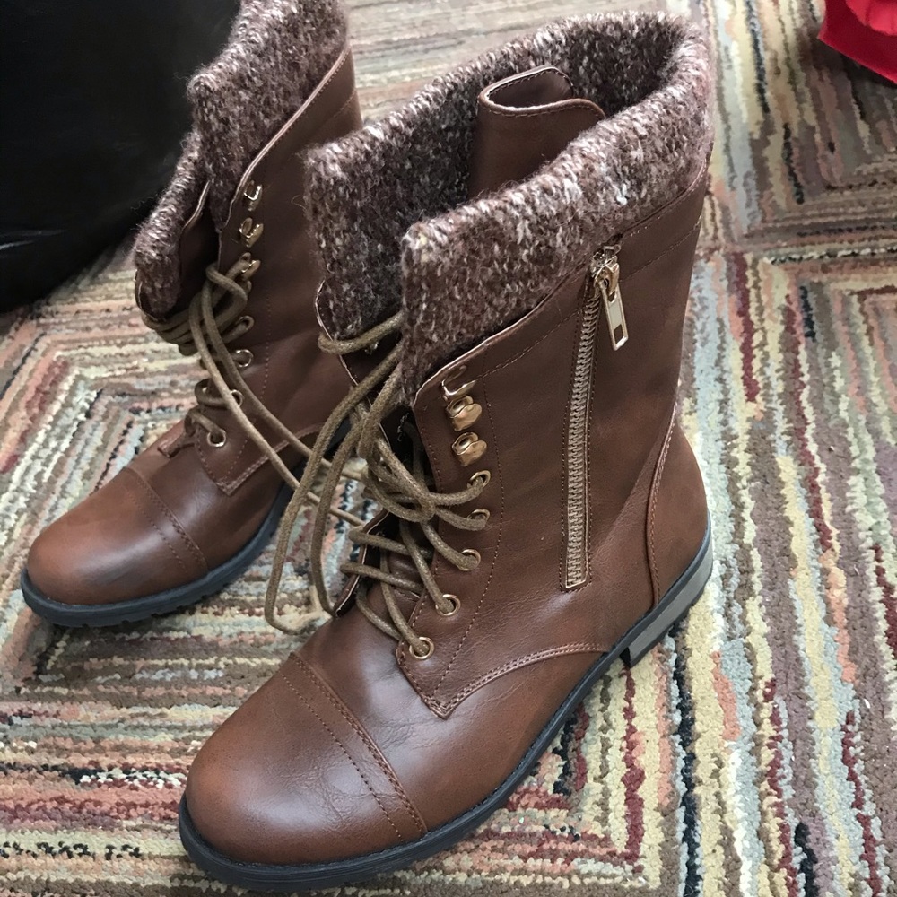 Combat boots